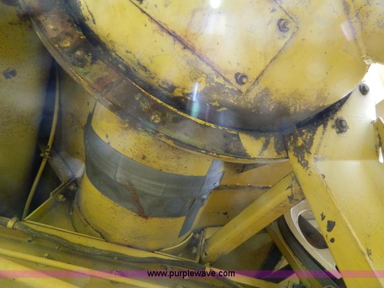 image for item G7866 1983 New Holland TR85 combine