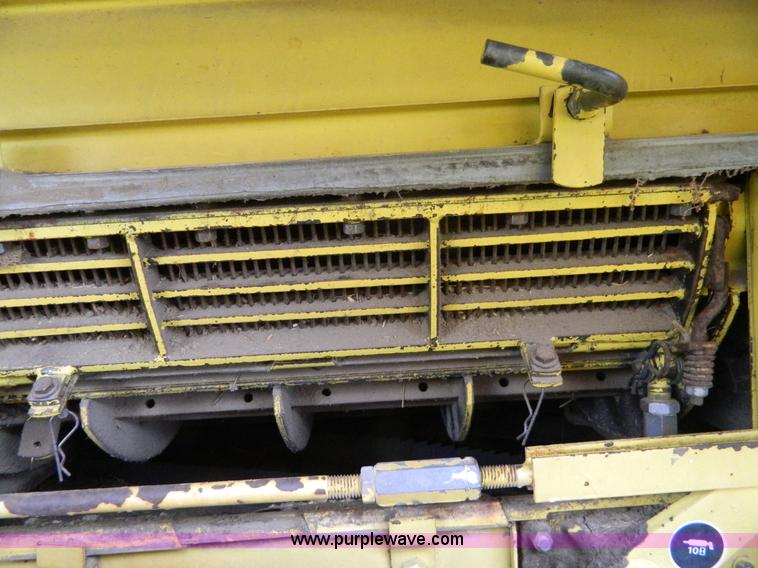 image for item G7866 1983 New Holland TR85 combine