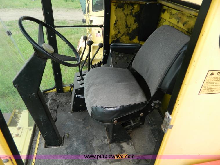 image for item G7866 1983 New Holland TR85 combine