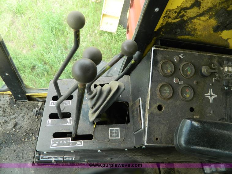 image for item G7866 1983 New Holland TR85 combine