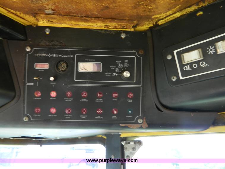 image for item G7866 1983 New Holland TR85 combine