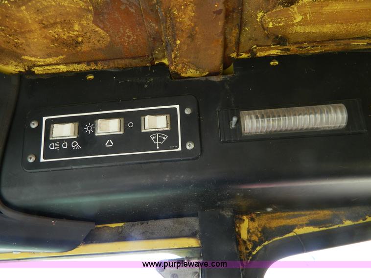 image for item G7866 1983 New Holland TR85 combine