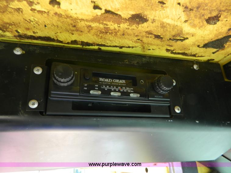 image for item G7866 1983 New Holland TR85 combine