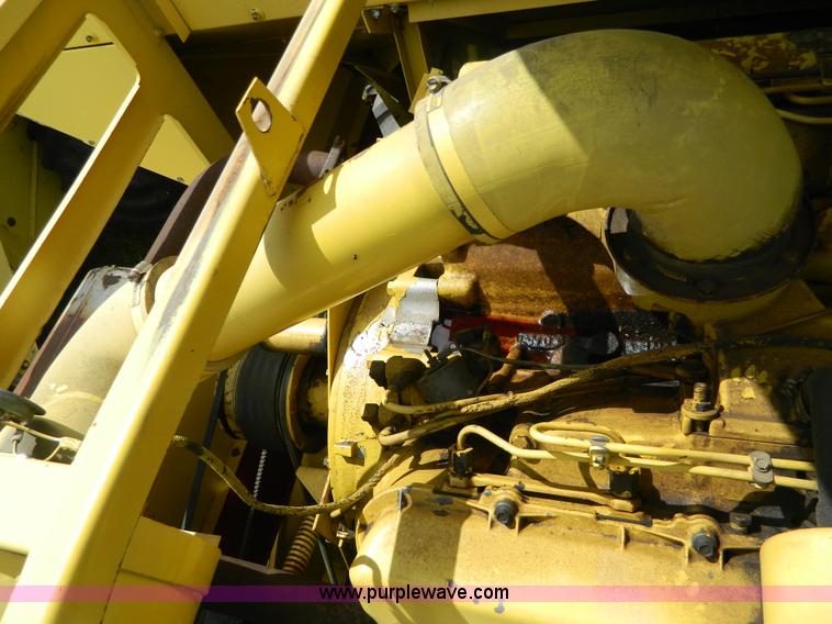 image for item G7866 1983 New Holland TR85 combine