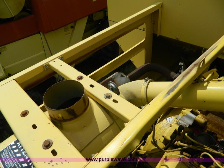 image for item G7866 1983 New Holland TR85 combine