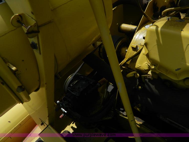 image for item G7866 1983 New Holland TR85 combine