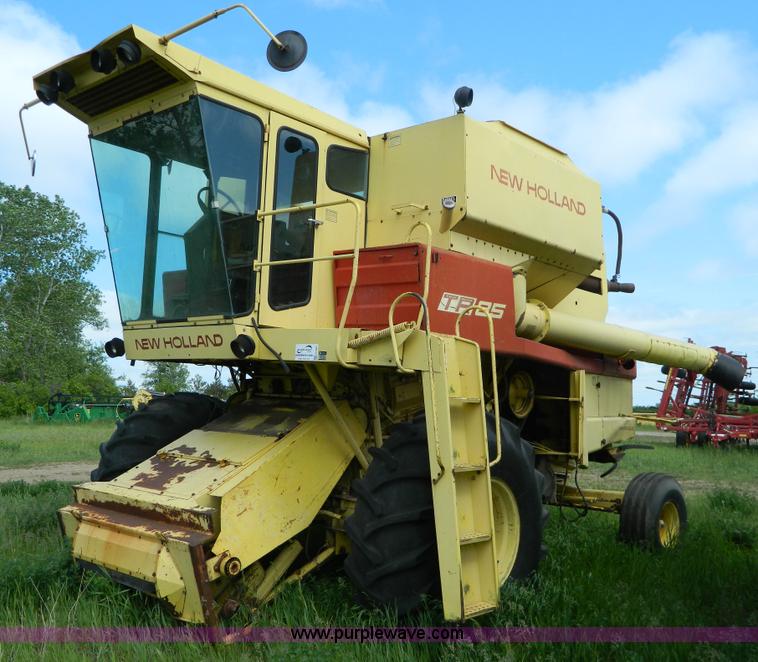 image for item G7867 1987 New Holland TR85 combine