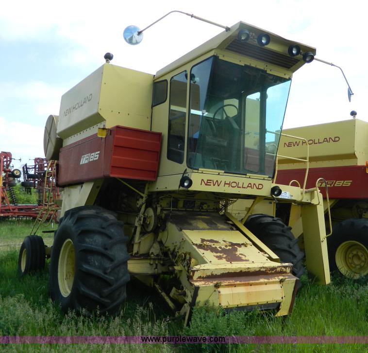 image for item G7867 1987 New Holland TR85 combine