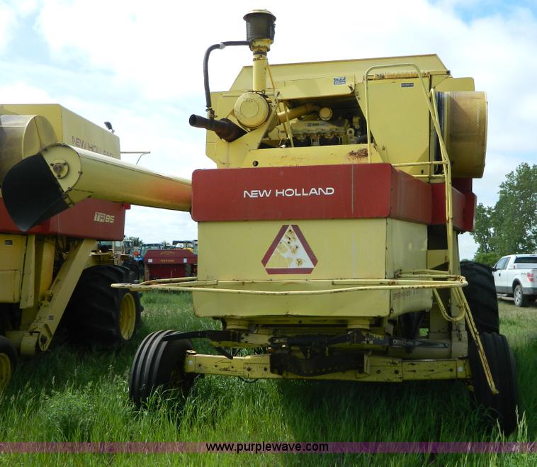 image for item G7867 1987 New Holland TR85 combine