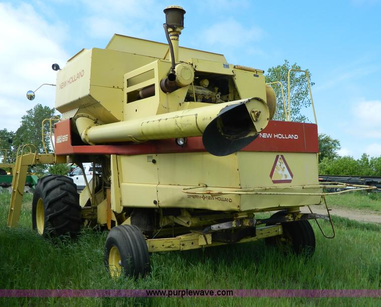 image for item G7867 1987 New Holland TR85 combine