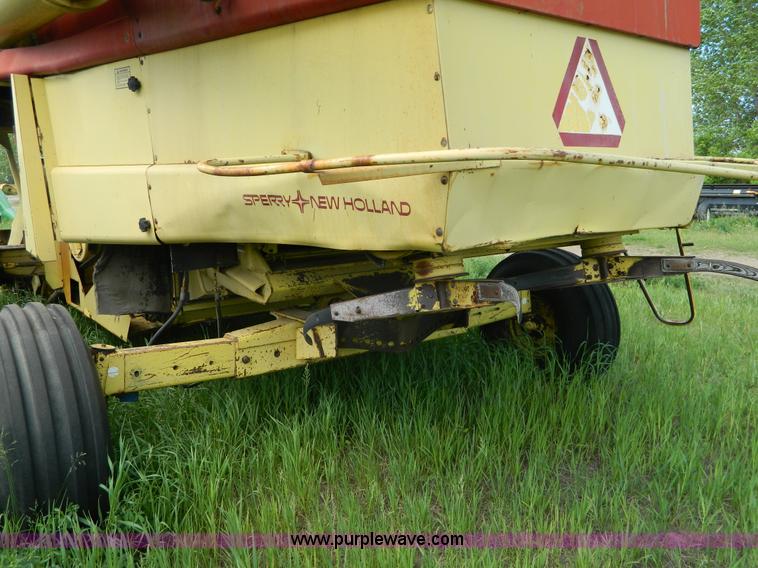 image for item G7867 1987 New Holland TR85 combine