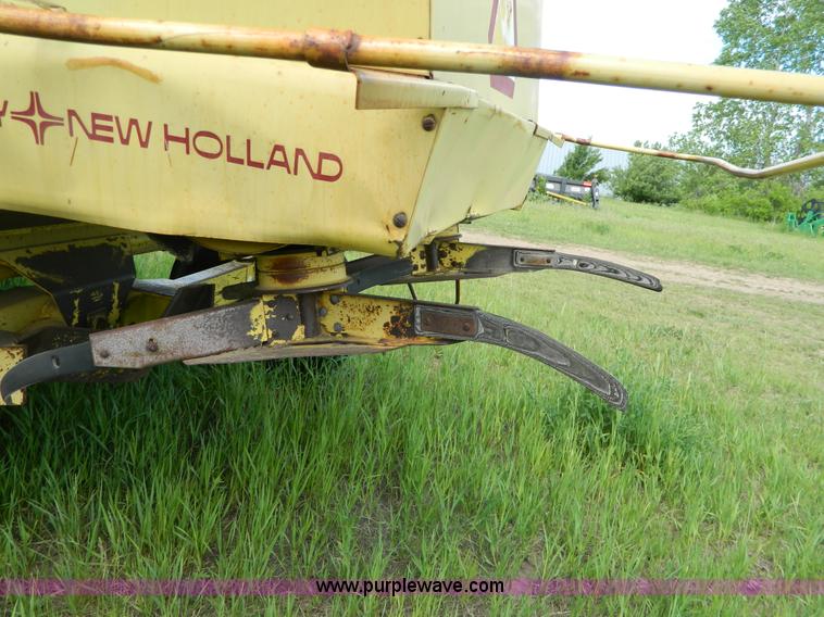 image for item G7867 1987 New Holland TR85 combine