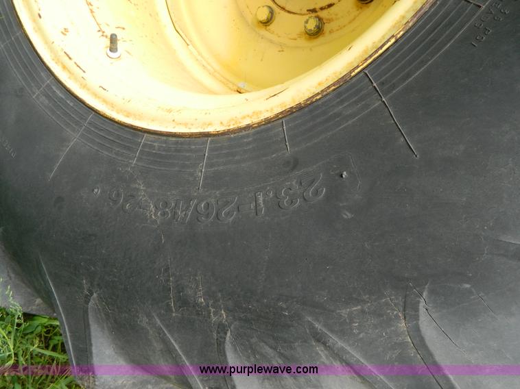 image for item G7867 1987 New Holland TR85 combine