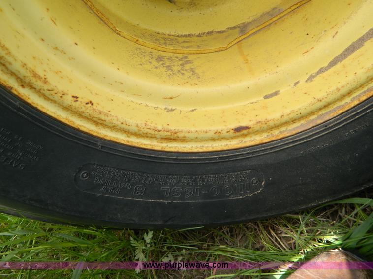 image for item G7867 1987 New Holland TR85 combine