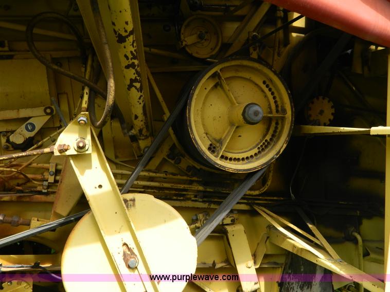 image for item G7867 1987 New Holland TR85 combine