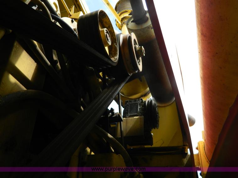 image for item G7867 1987 New Holland TR85 combine