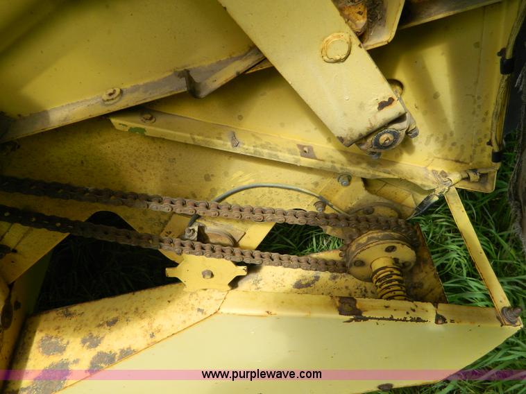 image for item G7867 1987 New Holland TR85 combine