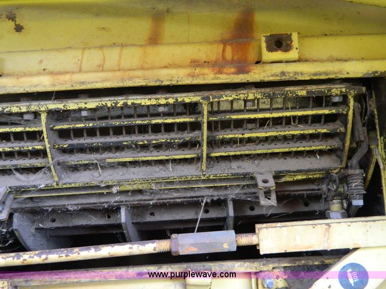image for item G7867 1987 New Holland TR85 combine