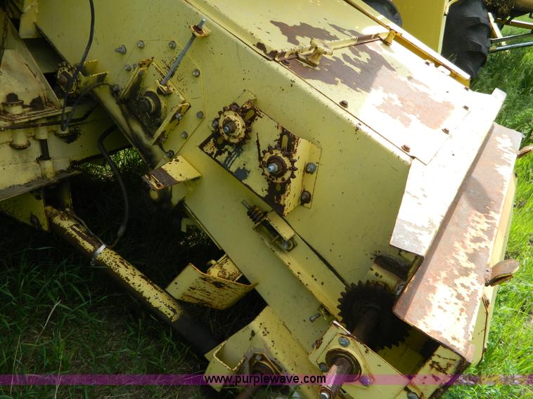 image for item G7867 1987 New Holland TR85 combine