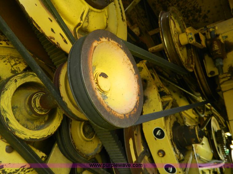 image for item G7867 1987 New Holland TR85 combine