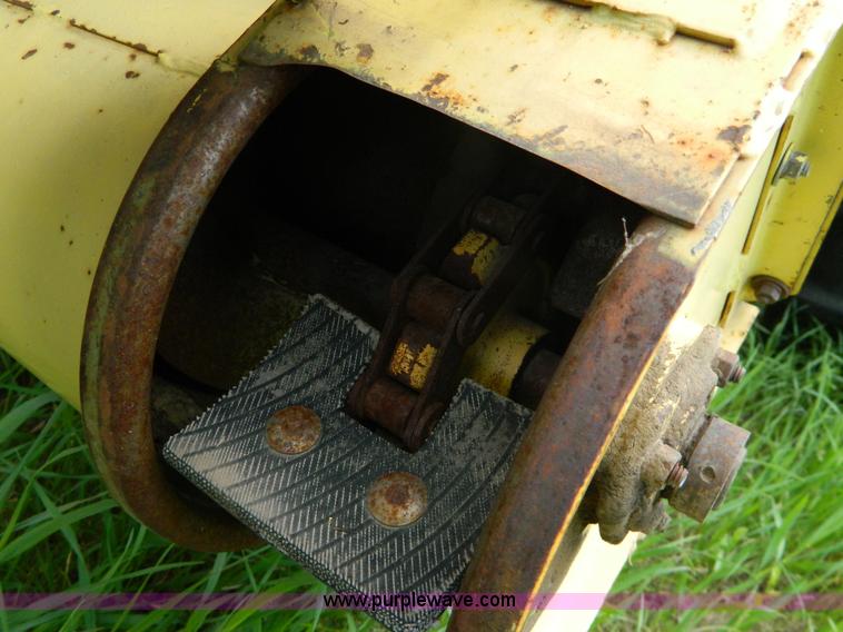image for item G7867 1987 New Holland TR85 combine