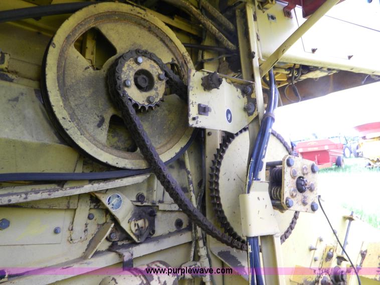 image for item G7867 1987 New Holland TR85 combine