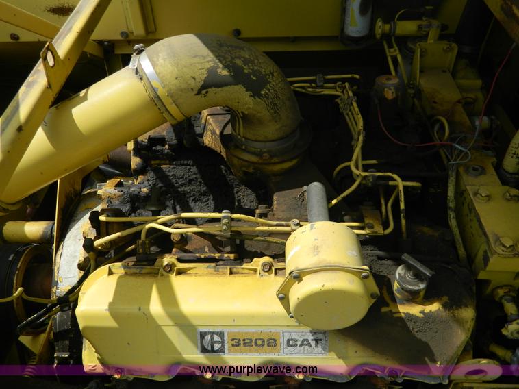 image for item G7867 1987 New Holland TR85 combine