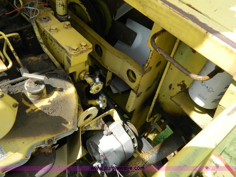 image for item G7867 1987 New Holland TR85 combine