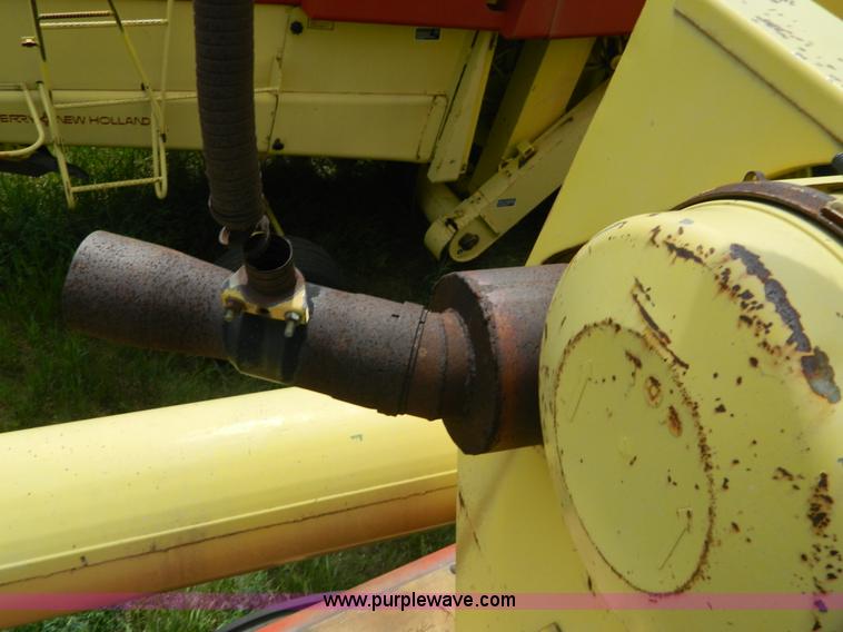 image for item G7867 1987 New Holland TR85 combine