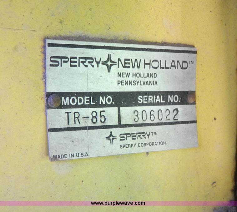 image for item G7867 1987 New Holland TR85 combine