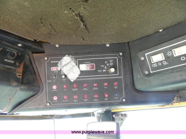 image for item G7867 1987 New Holland TR85 combine