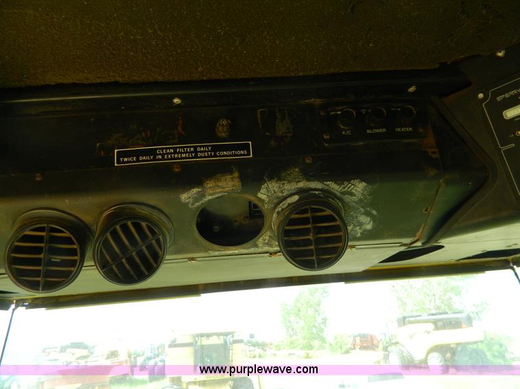 image for item G7867 1987 New Holland TR85 combine