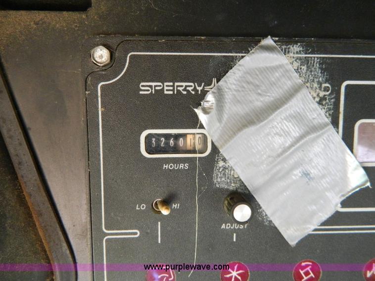 image for item G7867 1987 New Holland TR85 combine