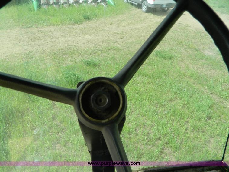 image for item G7867 1987 New Holland TR85 combine