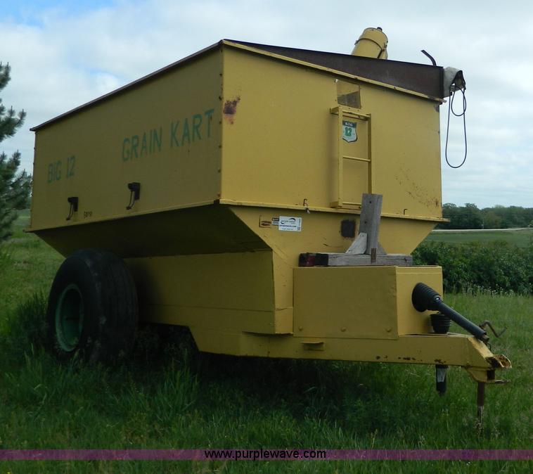 image for item G7869 Big 12 grain cart
