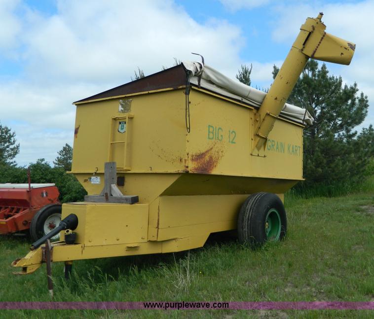 image for item G7869 Big 12 grain cart