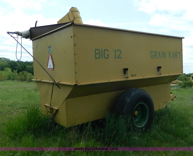 image for item G7869 Big 12 grain cart