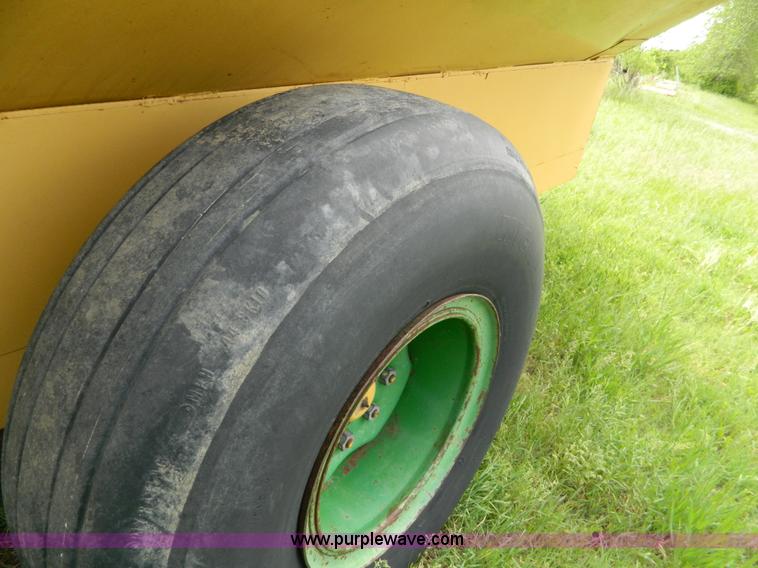 image for item G7869 Big 12 grain cart