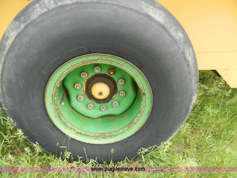 image for item G7869 Big 12 grain cart