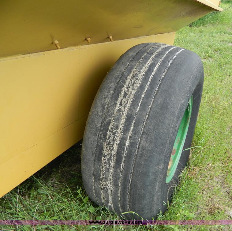 image for item G7869 Big 12 grain cart