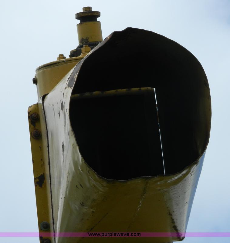 image for item G7869 Big 12 grain cart