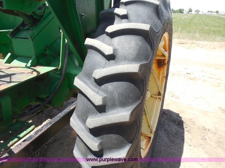 image for item H3156 1962 John Deere 2010 tractor