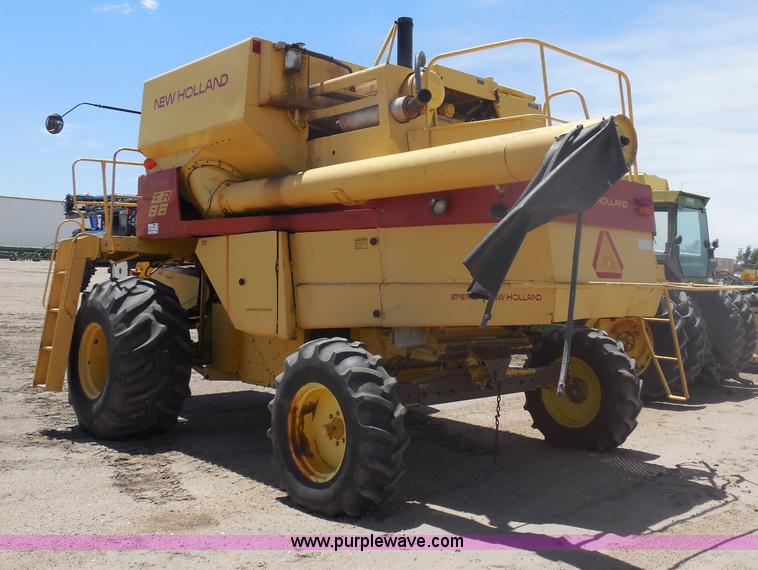 image for item H3158 1986 New Holland TR86 combine