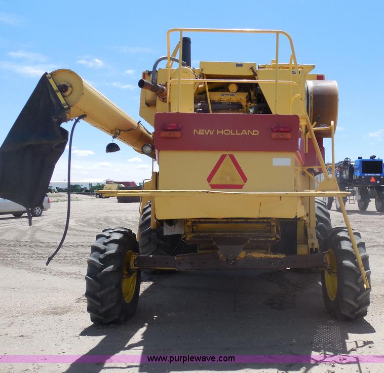 image for item H3158 1986 New Holland TR86 combine