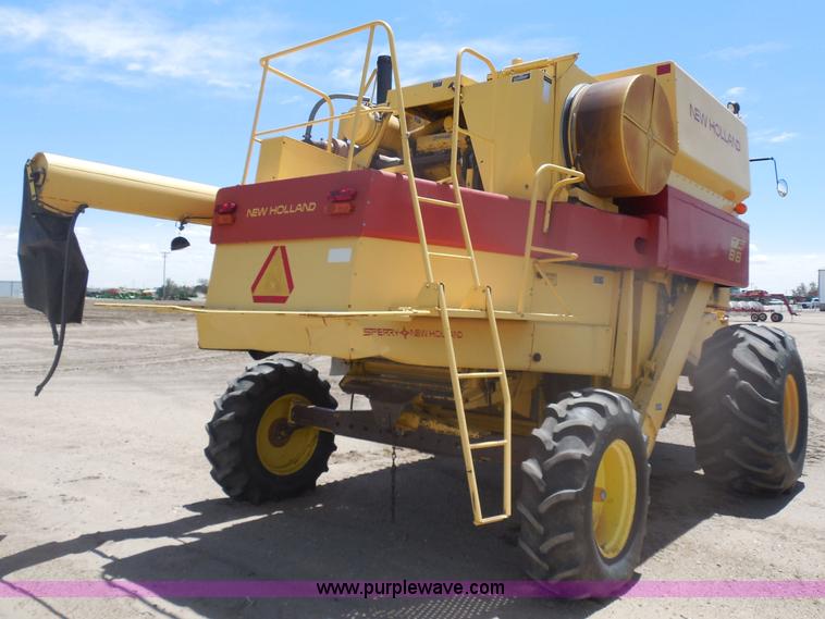 image for item H3158 1986 New Holland TR86 combine