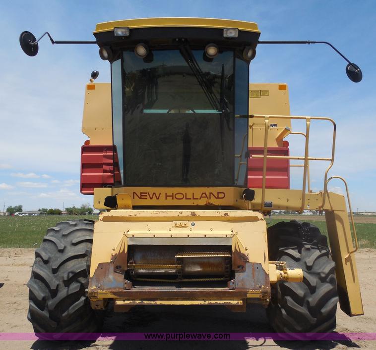 image for item H3158 1986 New Holland TR86 combine