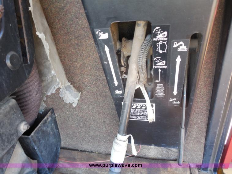 image for item H3158 1986 New Holland TR86 combine