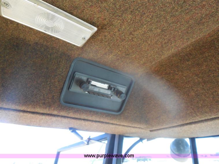 image for item H3158 1986 New Holland TR86 combine