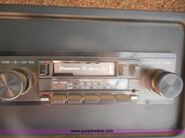 image for item H3158 1986 New Holland TR86 combine