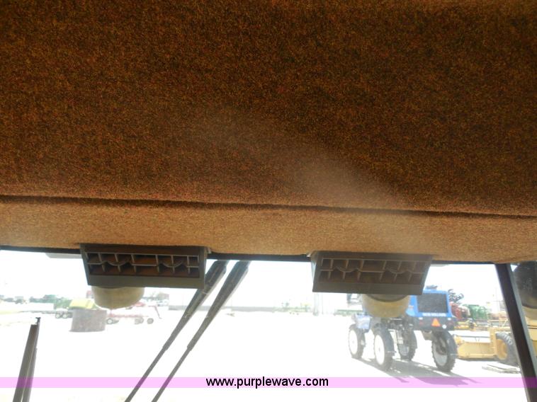 image for item H3158 1986 New Holland TR86 combine